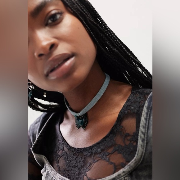 UO Glass Butterfly Choker, Blue, O/S, NWT - Picture 2 of 9